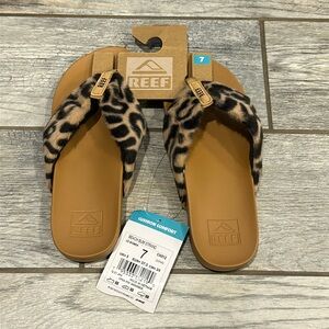 NWT Reef Cushion Comfort Sandals